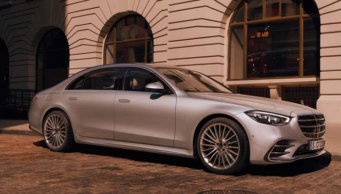 Mercedes Benz S-Class parked outside a house. — Mercedes